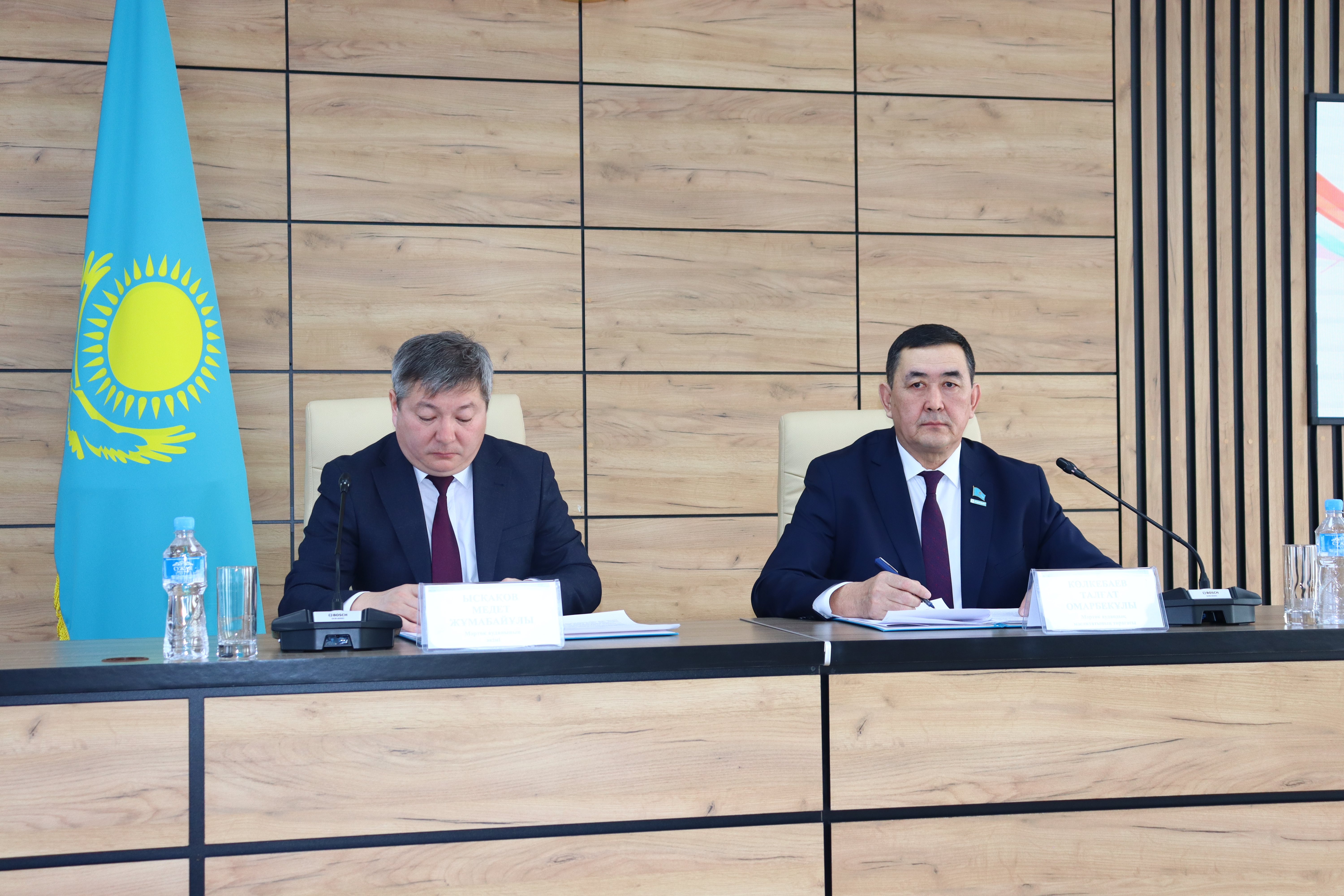 МӘРТӨК АУДАНДЫҚ МӘСЛИХАТЫНЫҢ КЕЗЕКТЕН ТЫС СЕССИЯСЫ ӨТТІ