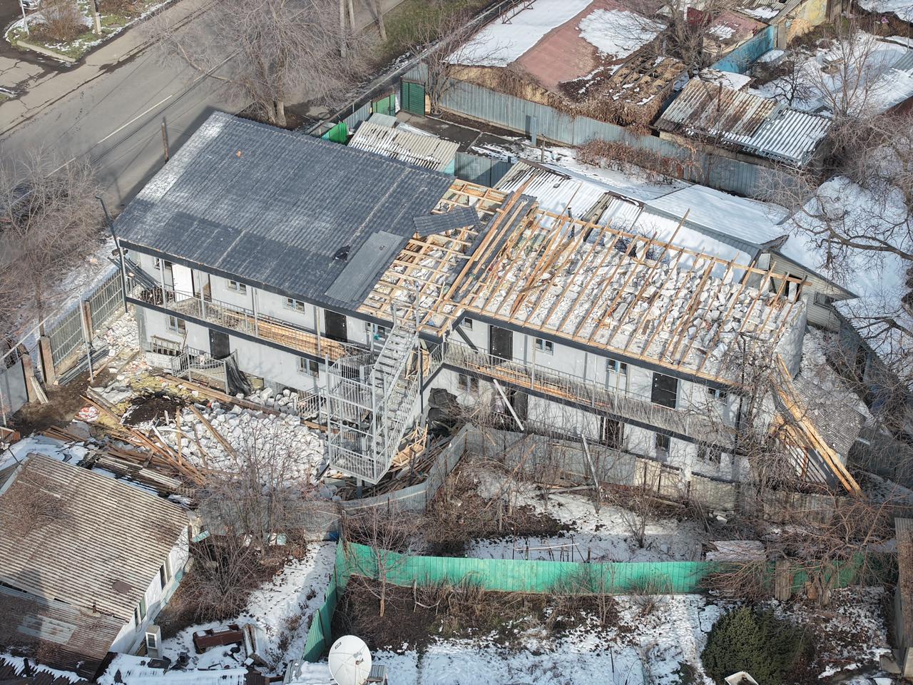 Алматыда сот шешімімен тұрғын үйдің бір қабаты сүрілді