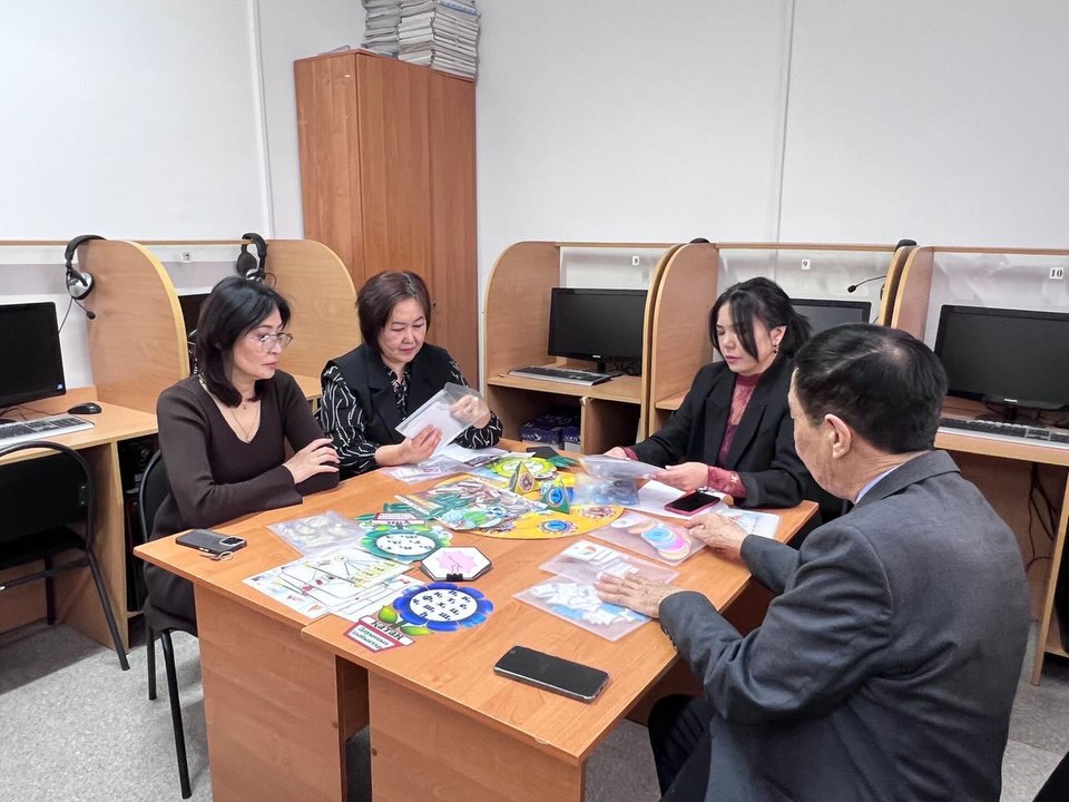 Қарағанды облысының тілдерді дамыту жөніндегі басқармасының мамандары Шахтинск қаласындағы «Бастау» оқу-әдістемелік орталығының оқытушыларына әдістемелік көмек көрсетті.