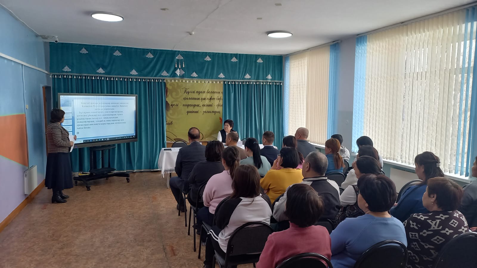 Алмасай ауылындағы Абай атындағы орта мектептің педагогикалық ұжымымен кездесу