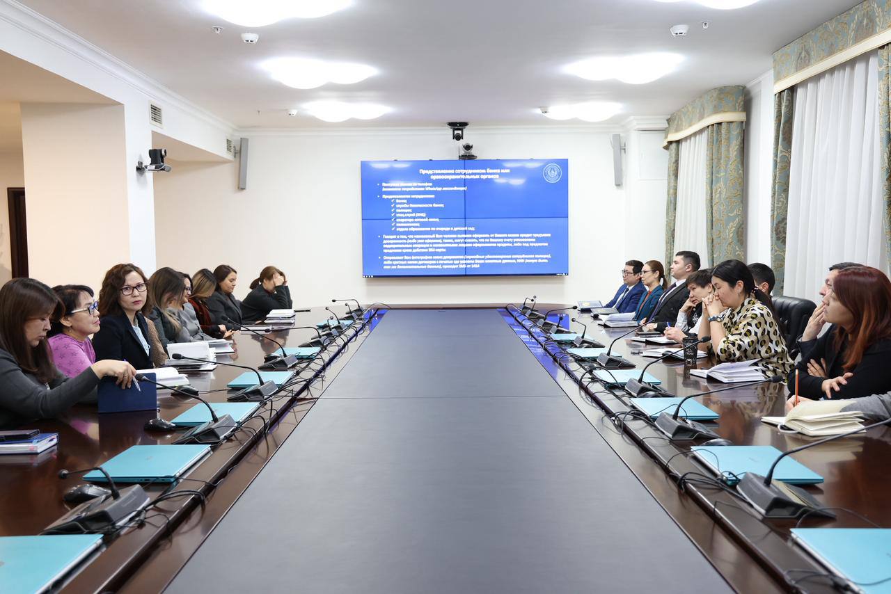 Жоғары Сот Кеңесі Аппараты қызметкерлері үшін құқықтық жалпыға бірдей оқыту бағдарламасын іске асыру аясында мемлекеттік қызметшілердің кәсіби деңгейі мен құқықтық мәдениетін арттыруға бағытталған кезекті оқыту семинарлары өткізілді