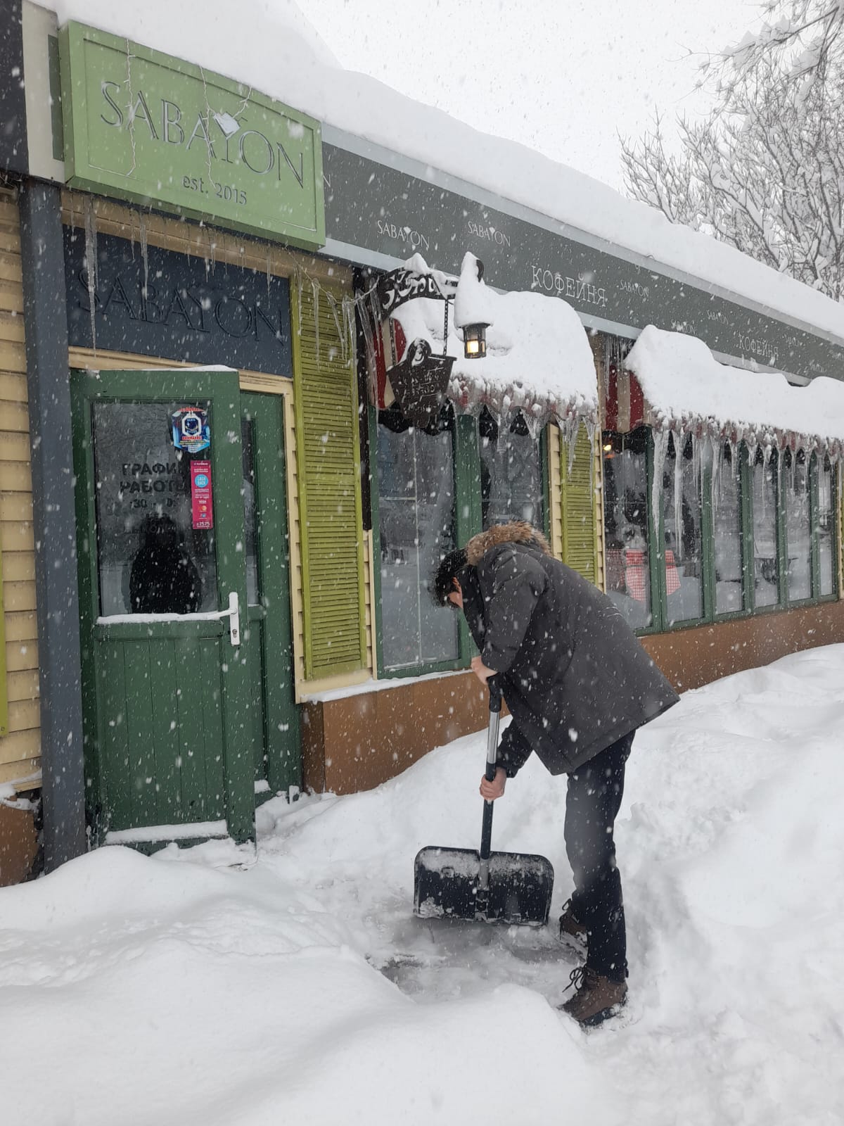 Кәсіпкерлік нысан иелері қар тазалау жұмыстарын атқаруда