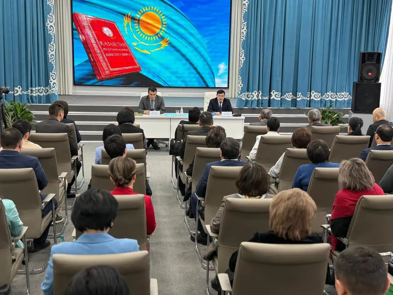 Серік Сәлемов білім саласы өкілдерімен Конституция жобасын талқылады