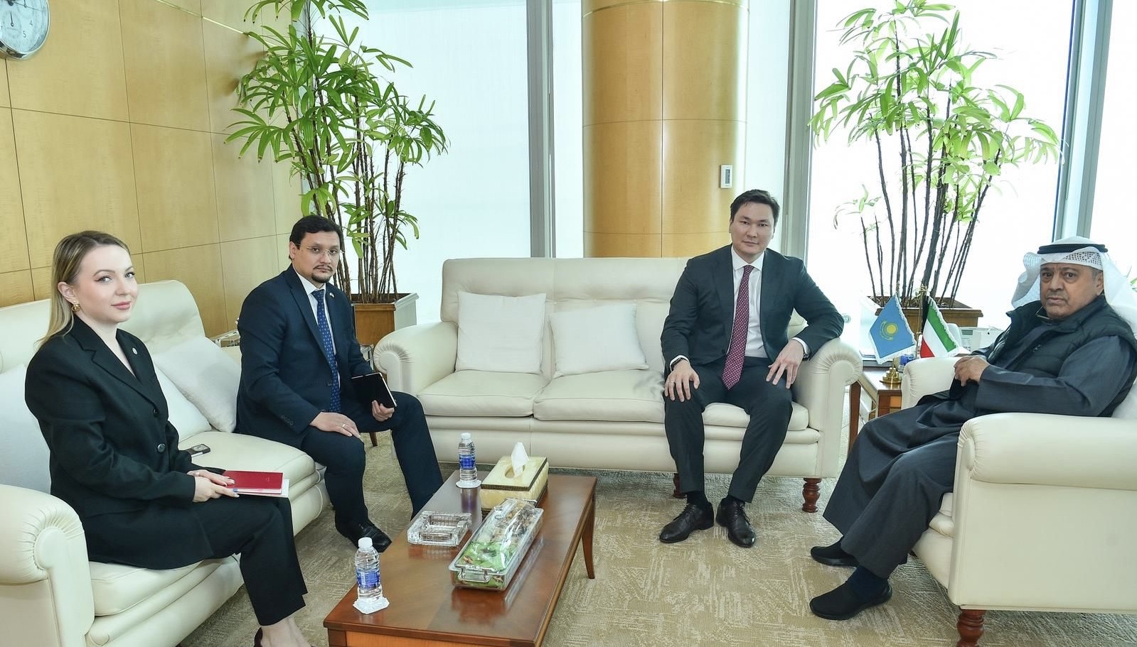 Қазақстан Республикасының мұнай-газ кешеніне инвестициялар: Қазақстан Елшісі Кувейт Мұнай министрімен кездесті