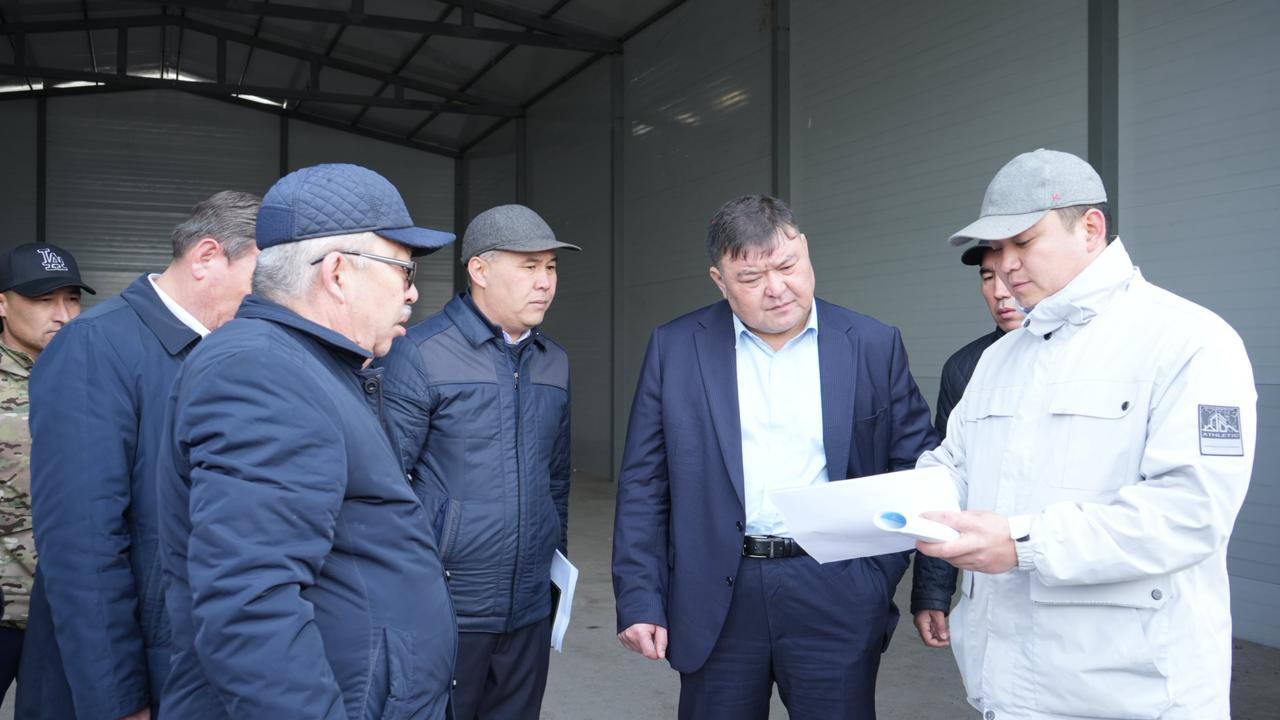 АУДАН ӘКІМІ ШАҒЫН ӨНДІРІСТІК АЛАҢ ҚҰРЫЛЫСЫНЫҢ БАРЫСЫН БАҚЫЛАДЫ