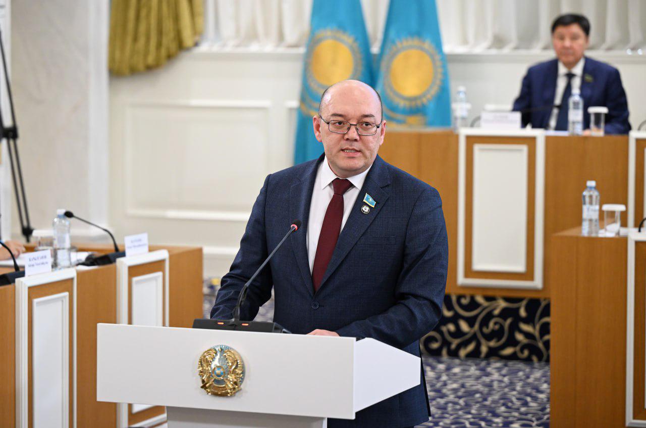 Жаңа Конституция орнықты әрі адамға бағдарланған саясаттың негізін қалыптастырады – Асхат Рахымжанов