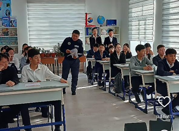 Көктерек ауылдық округінде М.Мәметова атындағы орта мектебінде "Құқықтық сауаттылық заман талабы" құқық қорғау органдарының қатысуымен 7-11 сынып оқушыларына түсіндіру жұмыстары жүргізілді.