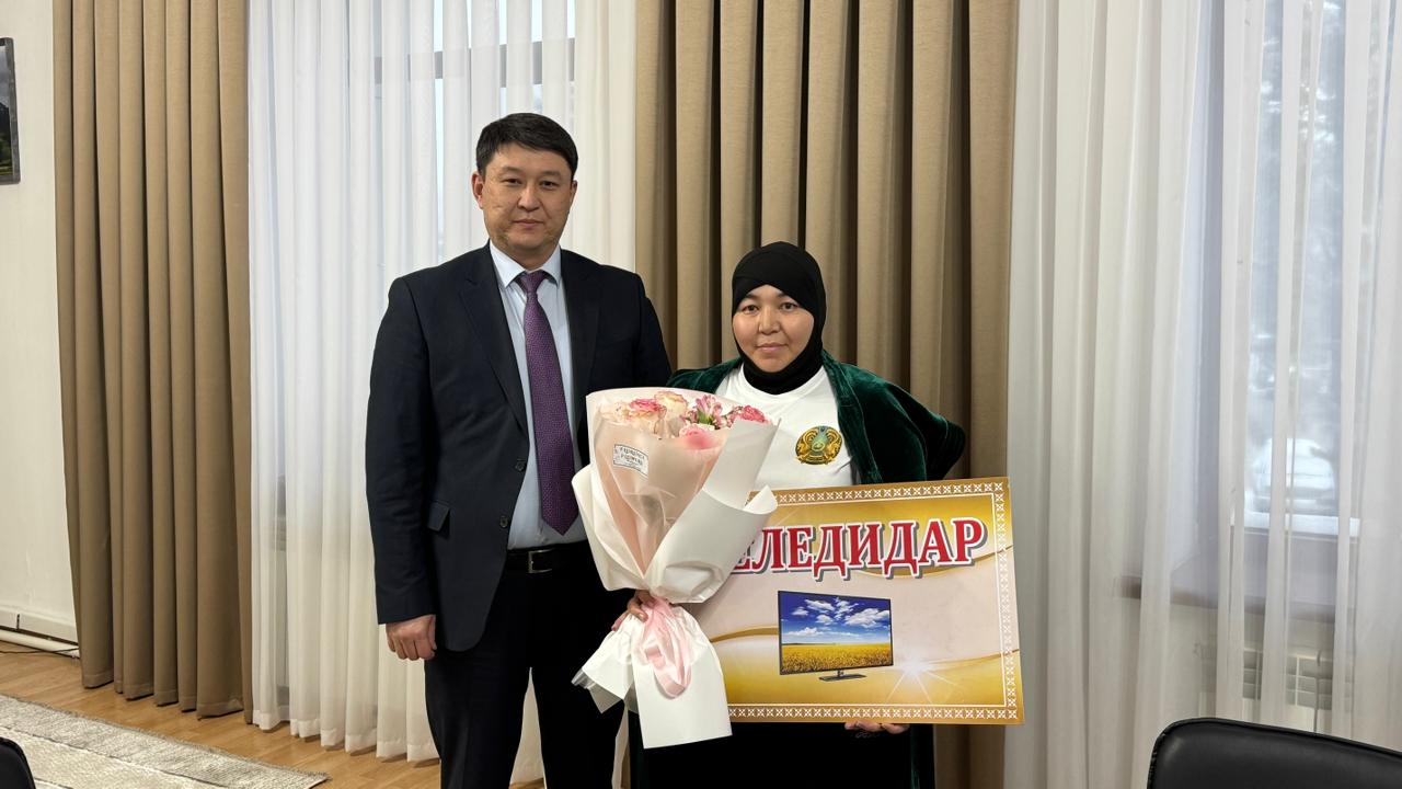 АУДАН ӘКІМІ ЖАРҚЫНАЙДЫ ЖАРҚЫН ЖЕҢІСІМЕН ҚҰТТЫҚТАДЫ