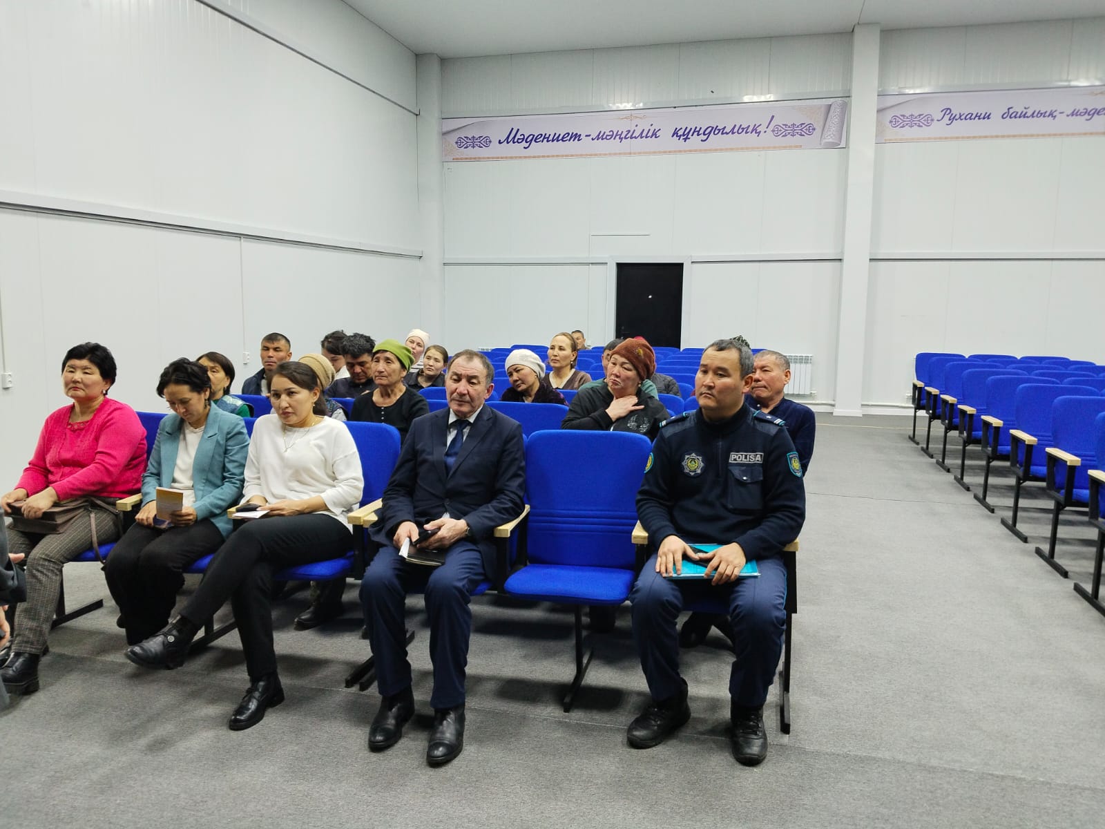 Қызылбалық ауылдық округі Қарақұм ауылында ауыл тұрғындарымен икемді кездесу өткізді.