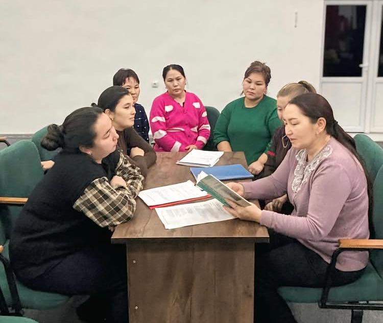 Көктерек ауылдық кітапханасында 03 ақпан күні тұрақты оқырмандармен қазақ халқының ұлт-азаттық қозғалысының көрнекті басшысы, батыр Исатай Тайманұлына 235 жыл толуына орай «Ел тендігін аңсаған Исатай батыр» атты тарихи шолу өтті.