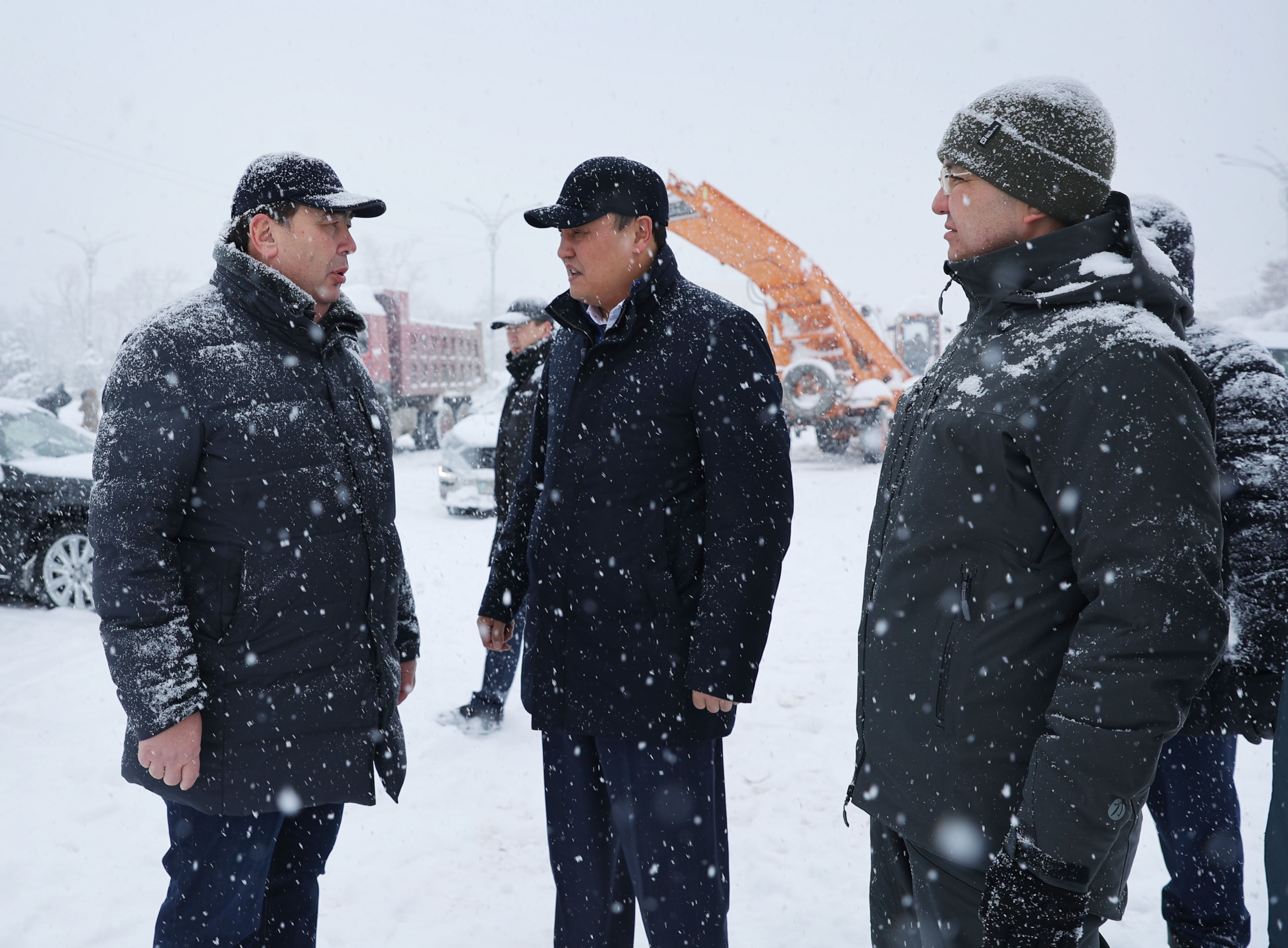 Ербол Қарашөкеев Тараз қаласындағы қар тазалау жұмыстарын тексерді