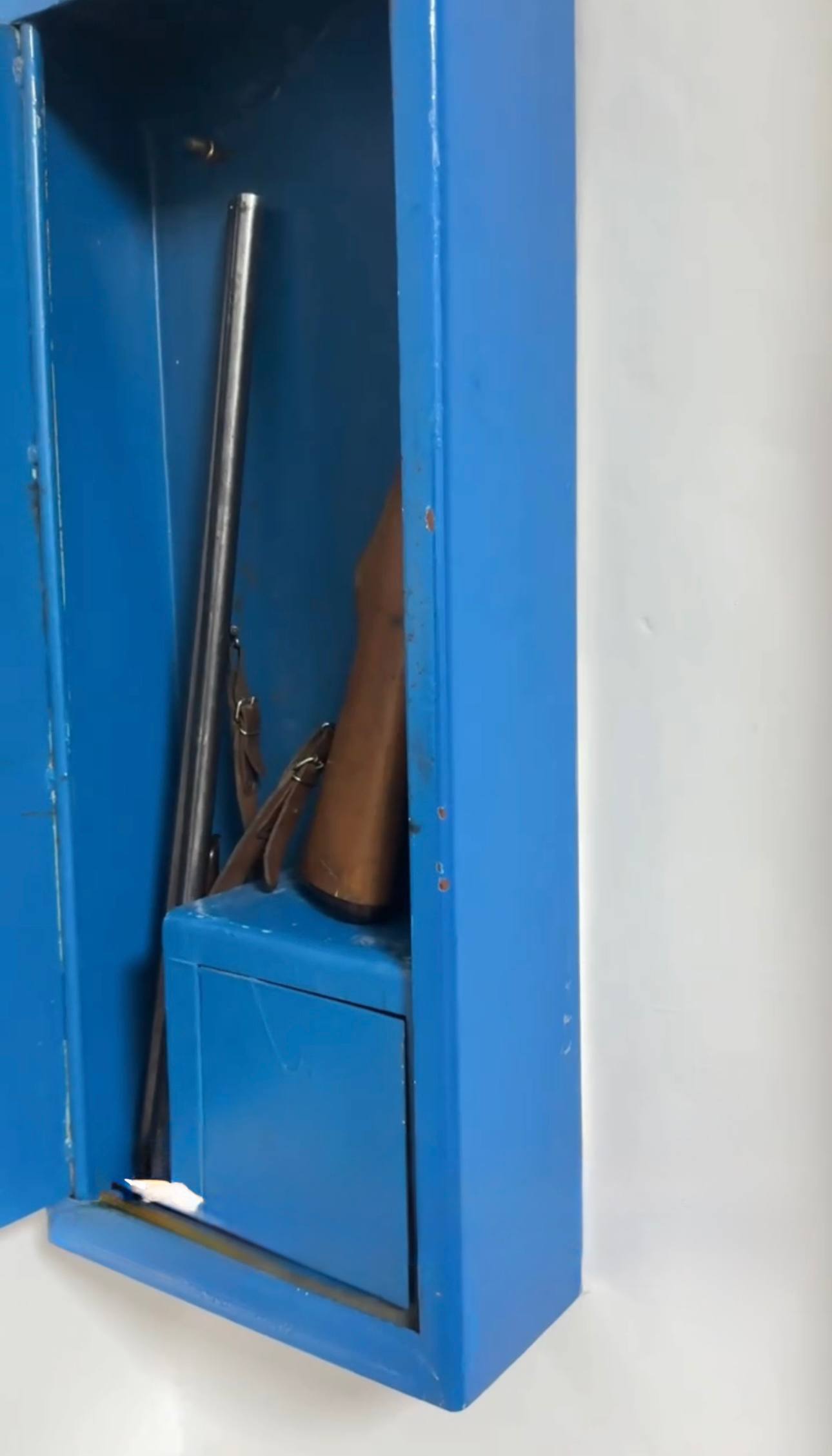 Абай облысының полицейлері азаматтық қаруды қауіпсіз сақтау ережелерін түсіндіреді