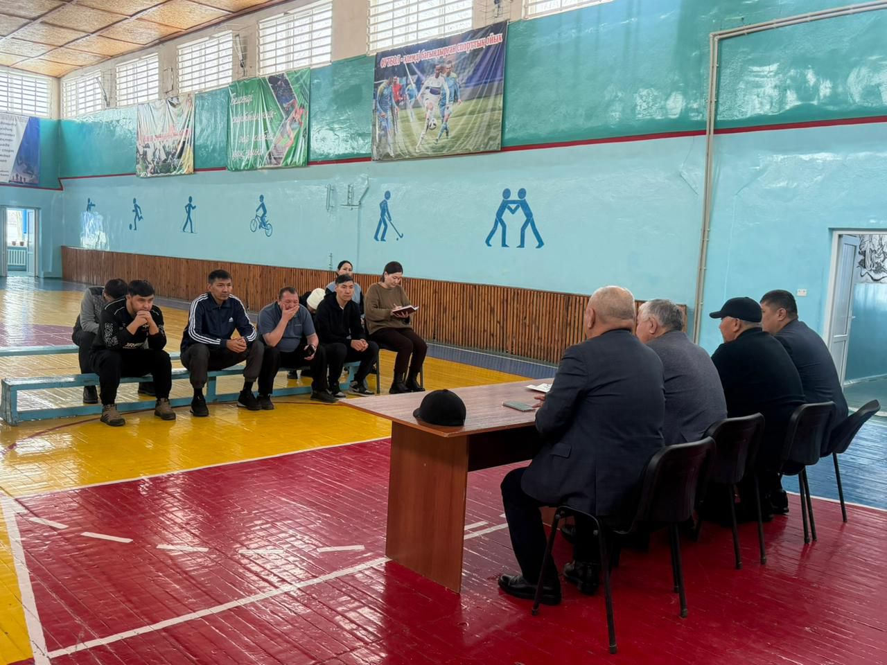 2026 жылғы 12 ақпан күні Қаратау қаласындағы бокс мектебінде спорт саласының қызметкерлерімен «Конституциялық реформа және саяси жаңғырту» тақырыбында кездесу өтті.