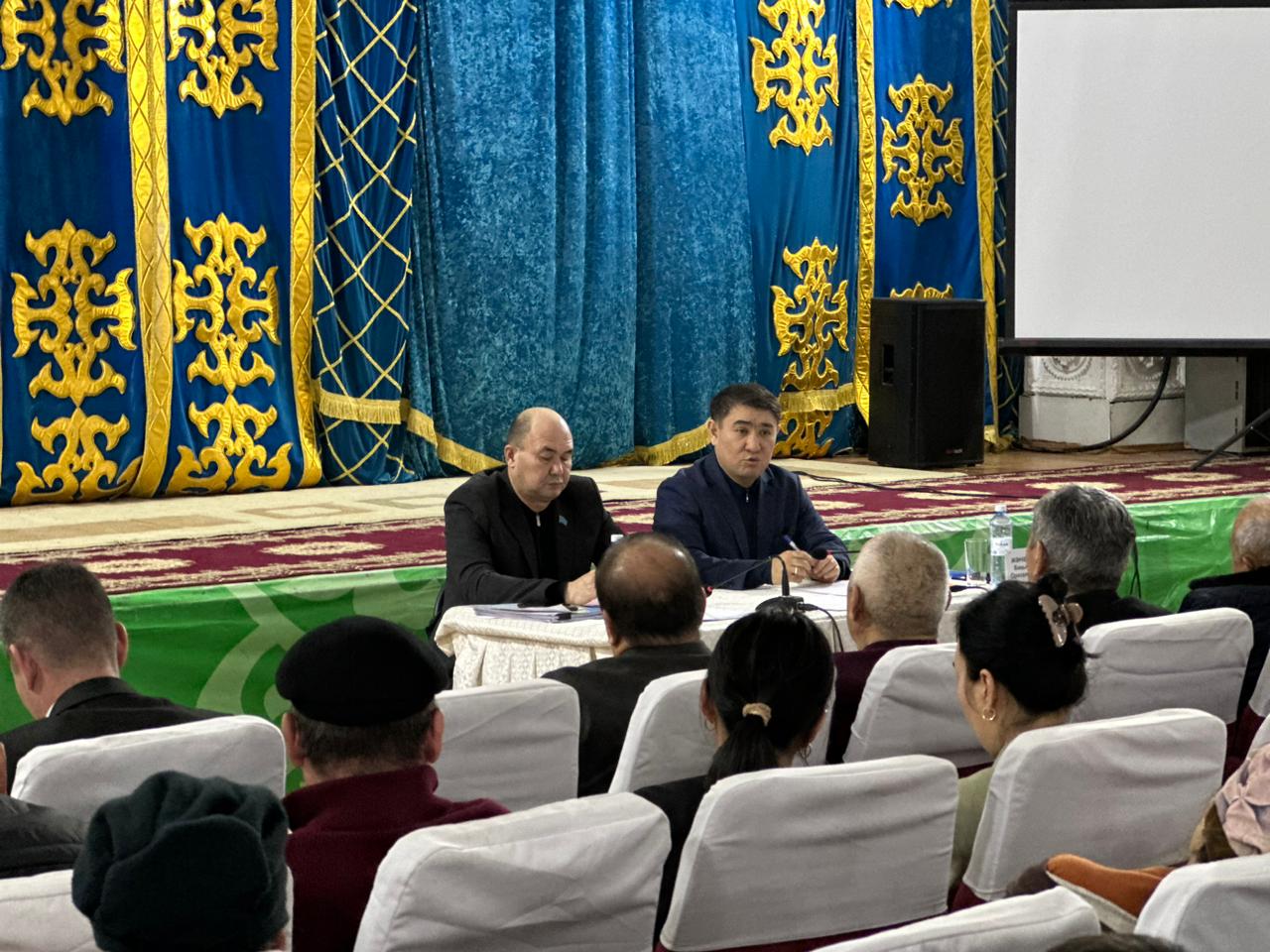 Жаңақоғам ауылында Жаңа Конституция жобасы талқыланды