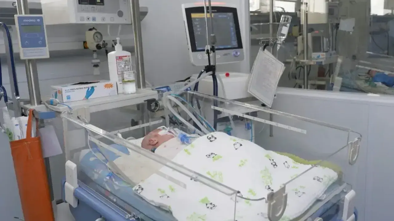 Где работают волшебники с золотыми руками и сердцами. Как в Алматы спасают младенцев                                                                                                                                                                                                                                                                                                                                                                                                                                                      Данный текст скопирован с сайта Informburo.kz https://informburo.kz/stati/gde-rabotaiut-volsebniki-s-zolotymi-rukami-i-serdcami-kak-v-almaty-spasaiut-mladencev?utm_source=share_block