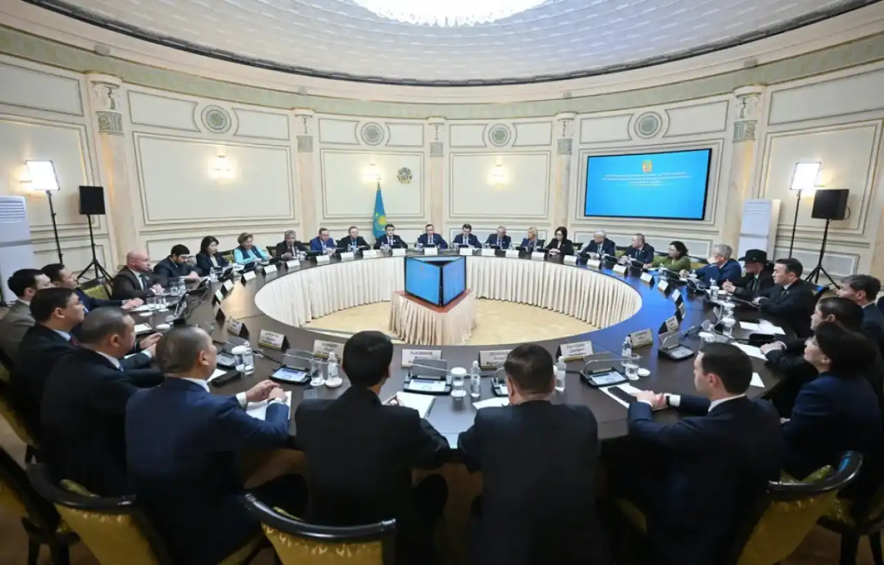 Мәулен Әшімбаев: Конституция бойынша референдум – саяси жүйені демократияландыру жолындағы маңызды қадам