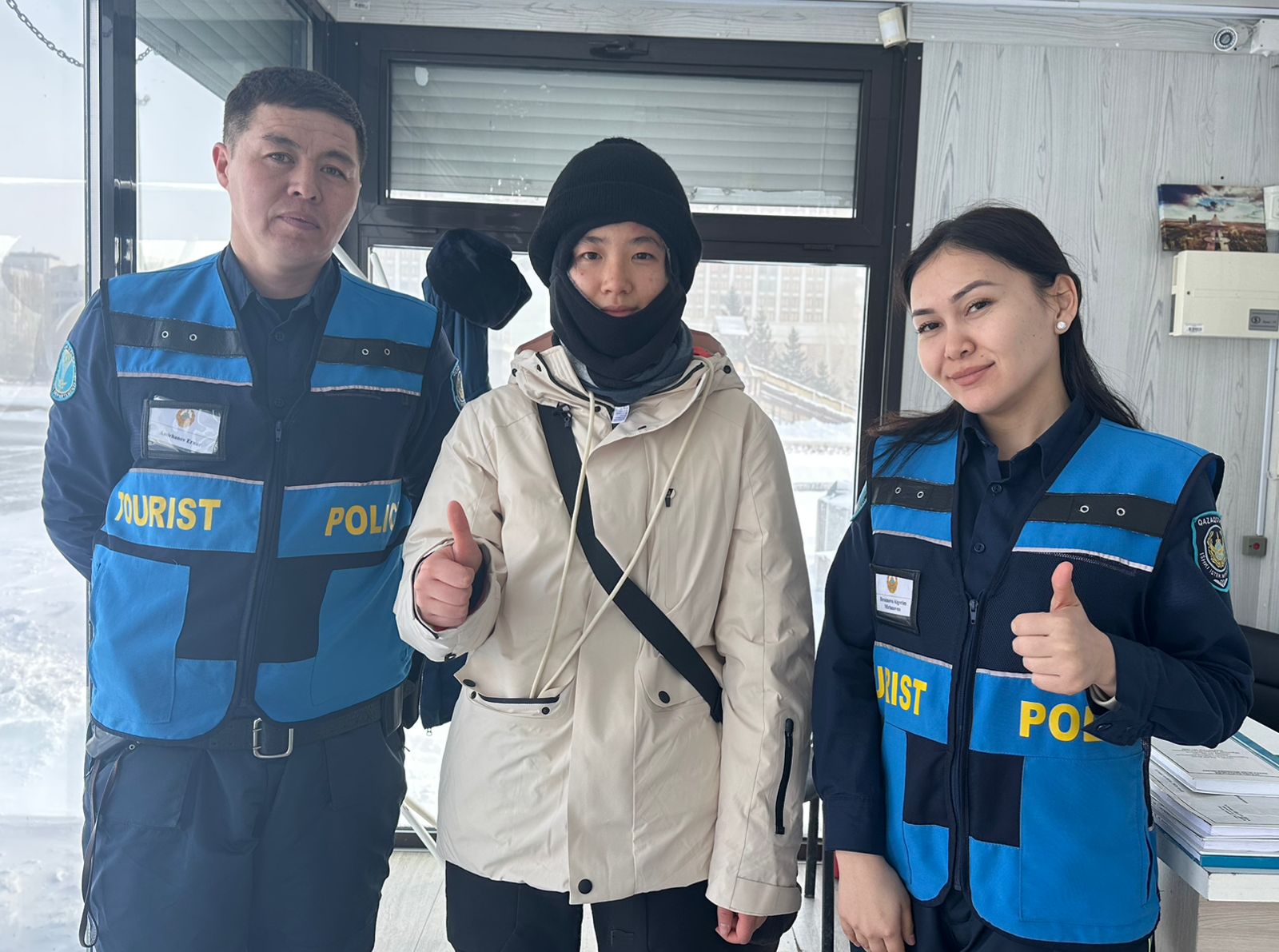 Астанада полицейлер  туристерге жоғалған құжаттары мен ақшаларын қайтарып берді