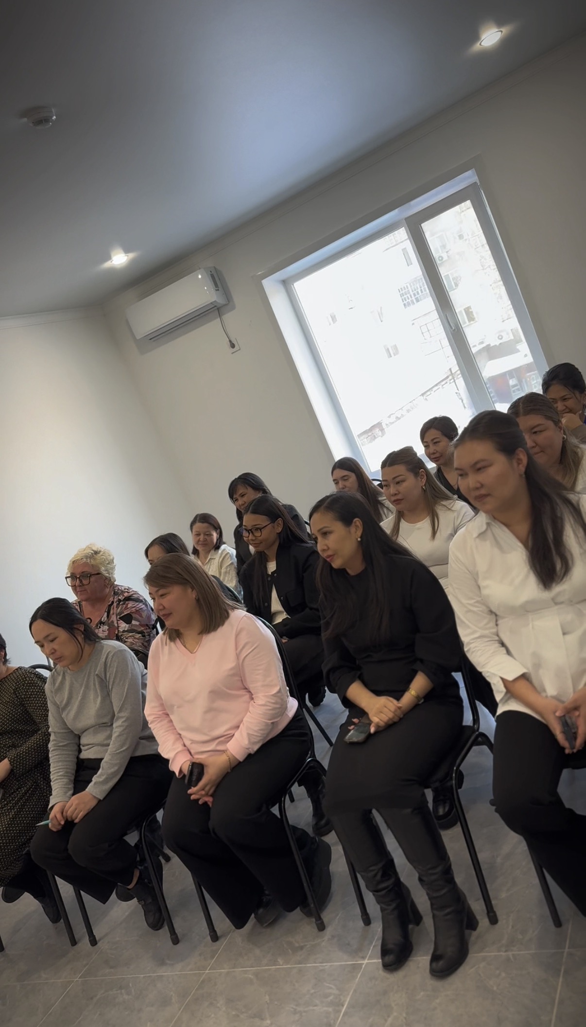 2026 жылы 11 ақпан күні «Ақсу қаласының қаржы бөлімі» ММ-де конституциялық реформаларды түсіндіру және талқылау жүргізу мақсатында ұжыммен кездесу өткізілді.