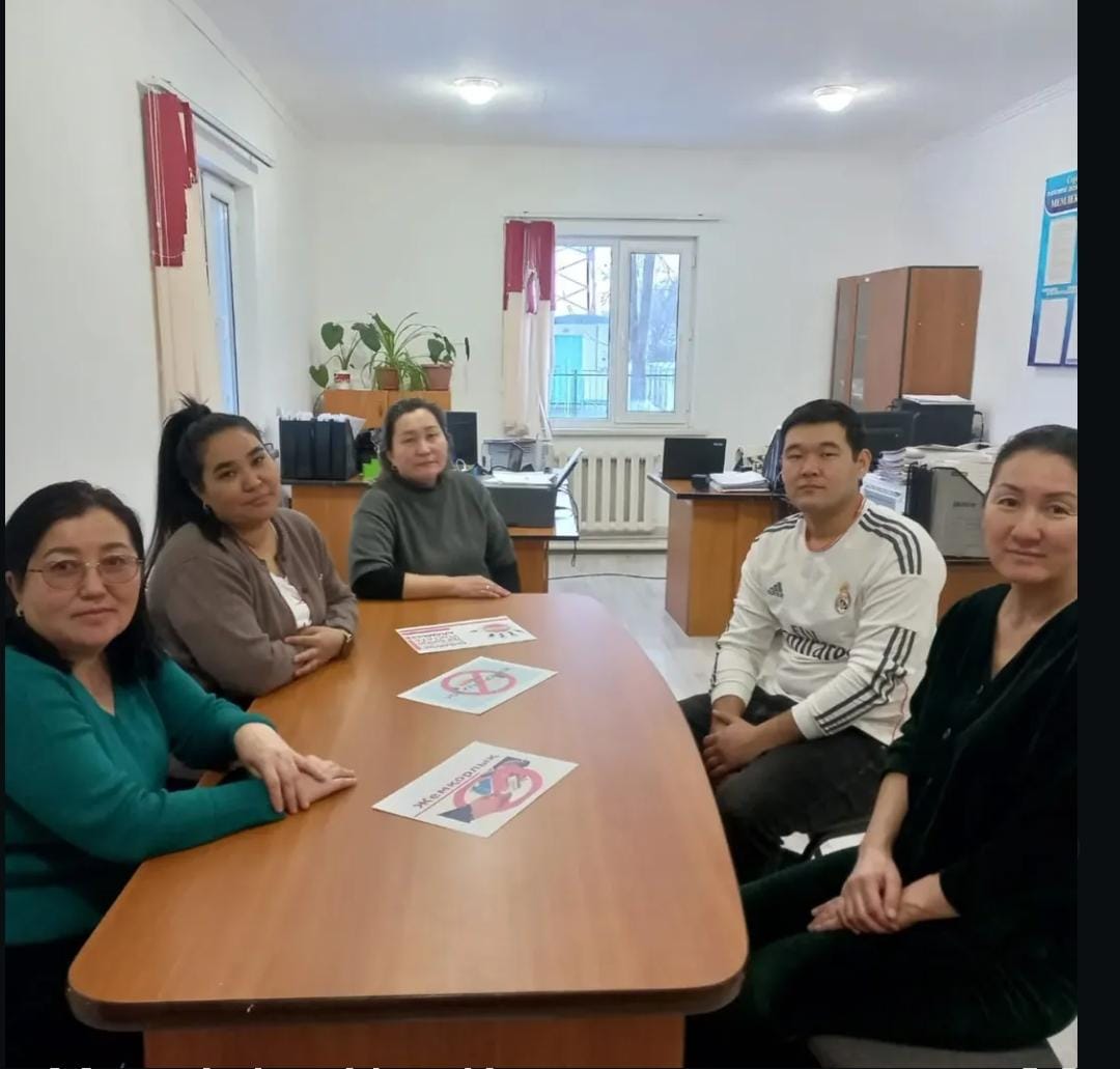 «Сыбайлас жемқорлыққа жол жоқ» атты әкімшілік қызметкерлерімен бірлесіп түсіндірме жұмысы өтті.