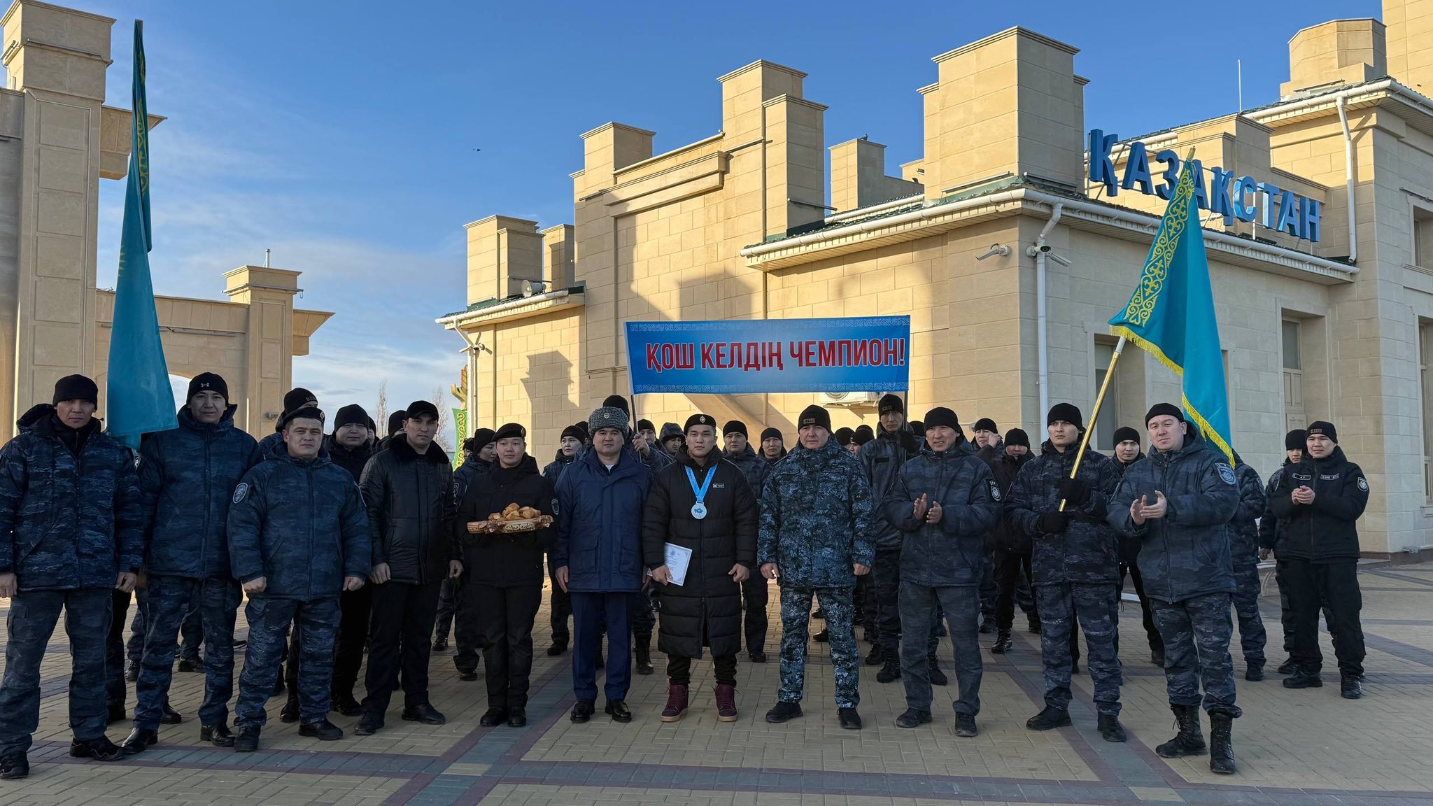 Қызылордалық полицейлер жеңімпаз әріптесін салтанатты түрде қарсы алды