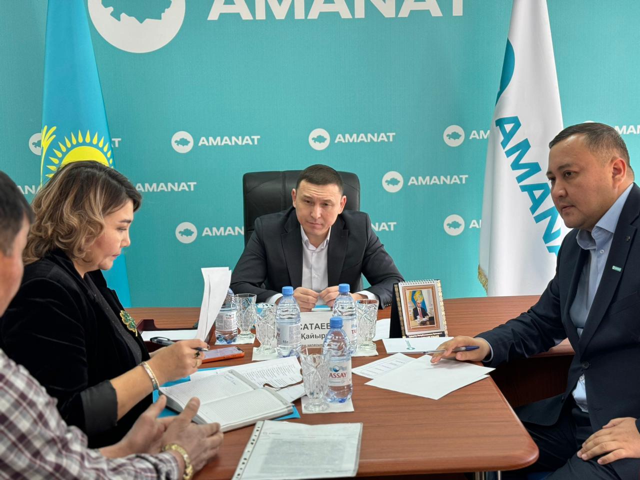 Аким Балхаш провёл приём граждан в здании партии Аманат