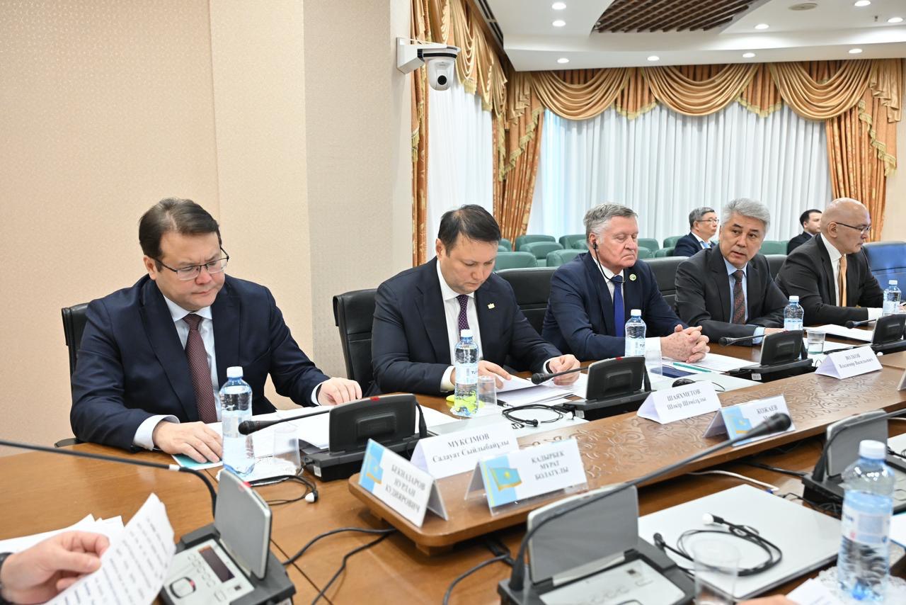 Сенатта сыбайлас жемқорлыққа қарсы саясатты іске асыру барысы талқыланды