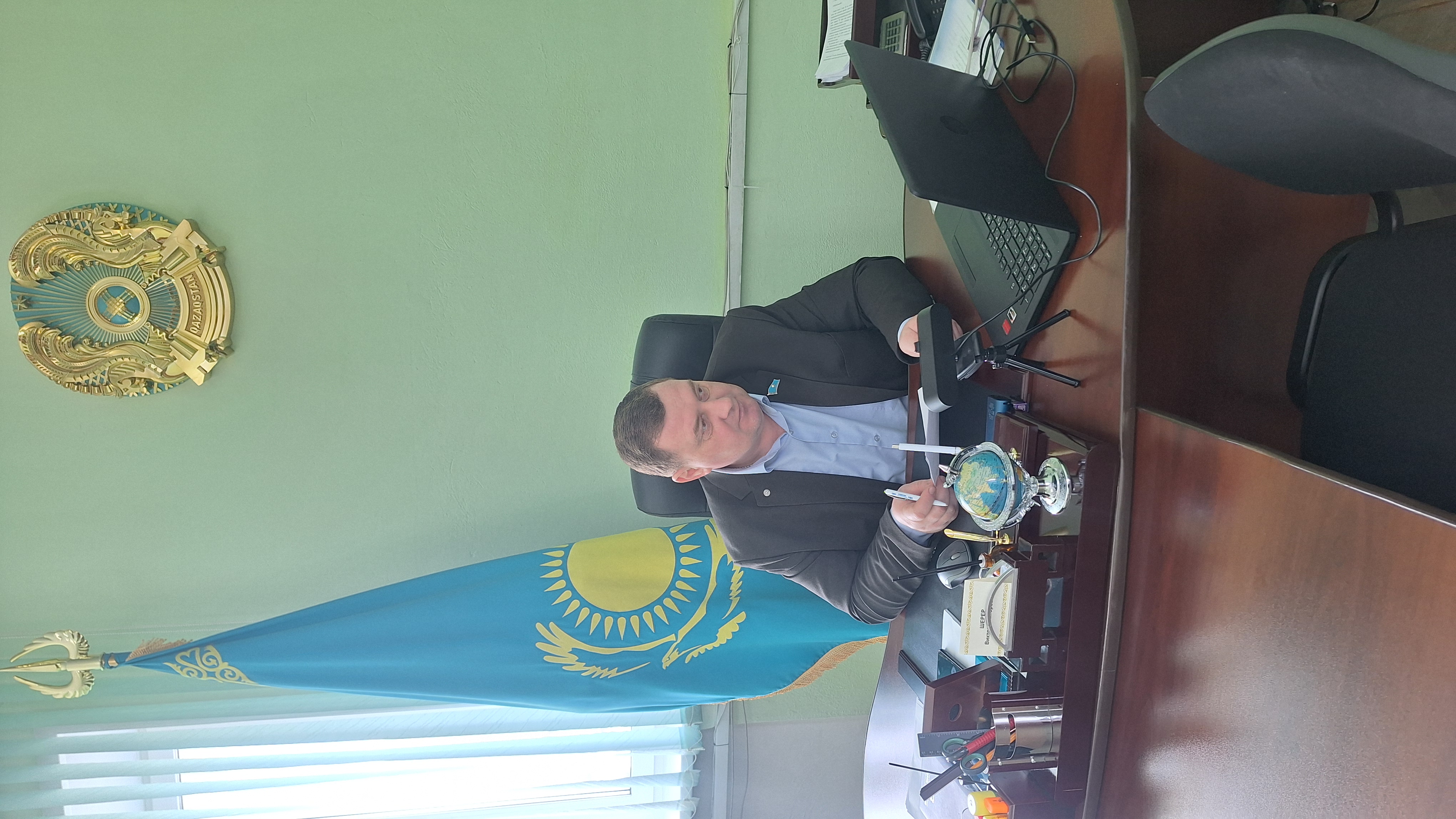 12 ақпанда мәслихаттың кезектен тыс сессиясы өтті