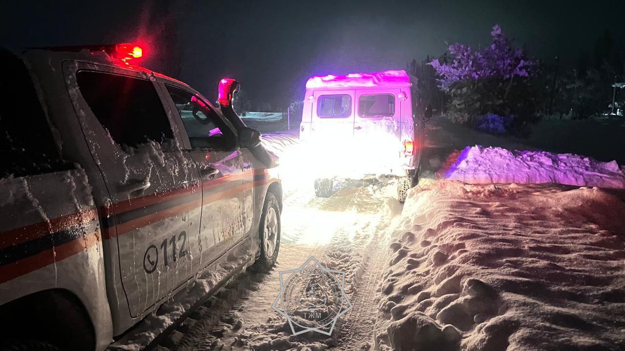 В Жамбылской области спасатели МЧС оказали помощь бригаде скорой медицинской помощи