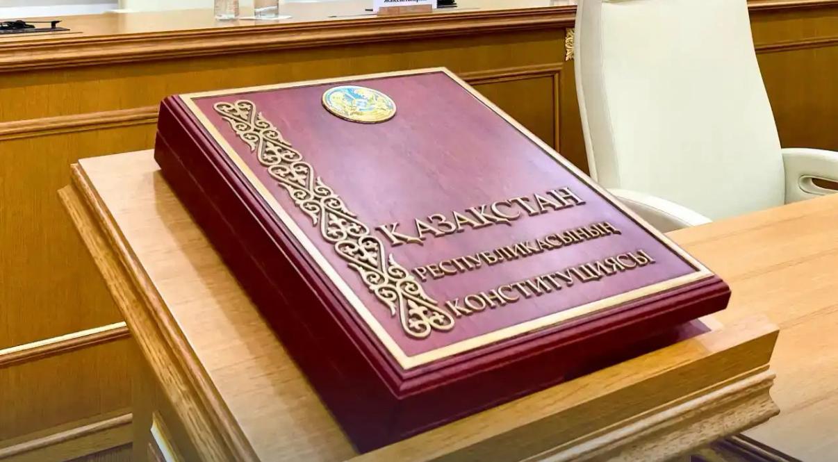 Жаңа Конституция күшіне енгенде Парламент өкілеттігі тоқтайды