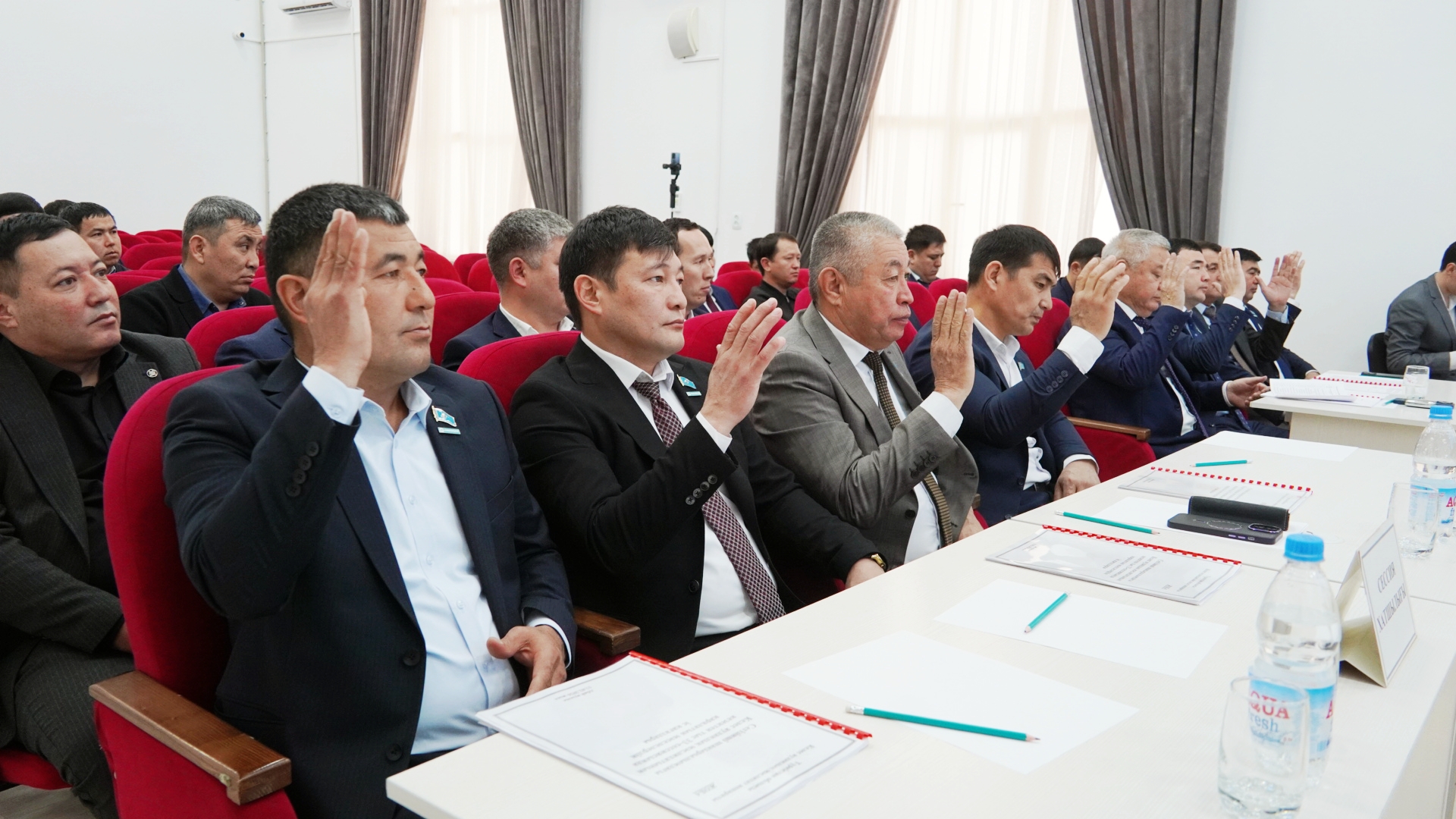 КЕЛЕС АУДАНДЫҚ МӘСЛИХАТЫНЫҢ КЕЗЕКТЕН ТЫС СЕССИЯСЫ ӨТТІ