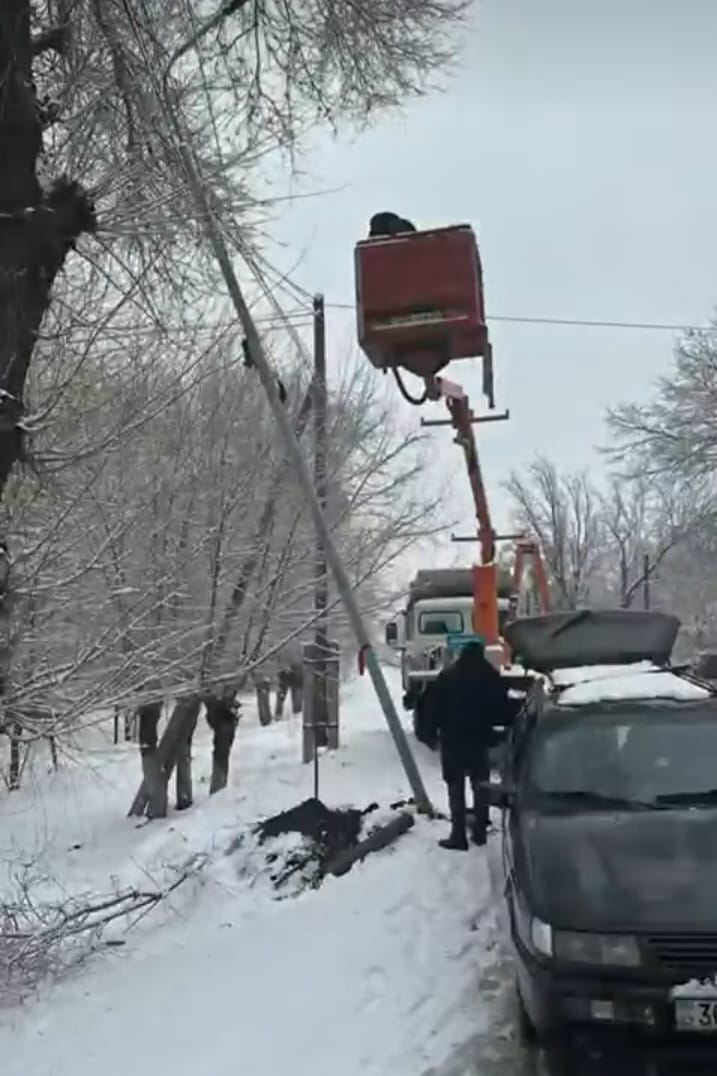 Істен шыққан көше жарық шамдарын қалпына келтіру және жөндеу жұмыстары жүргізілді.