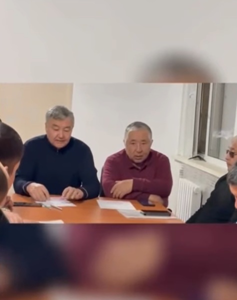 Аудандық ақпараттық-насихат тобының (АНТ) мүшелері Ақсу-Аюлы ауылдық округіндегі шаруа қожалықтары өкілдерімен жаңа Конституция жобасының негізгі бағыттарын түсіндіру бойынша кездесу өткізді.