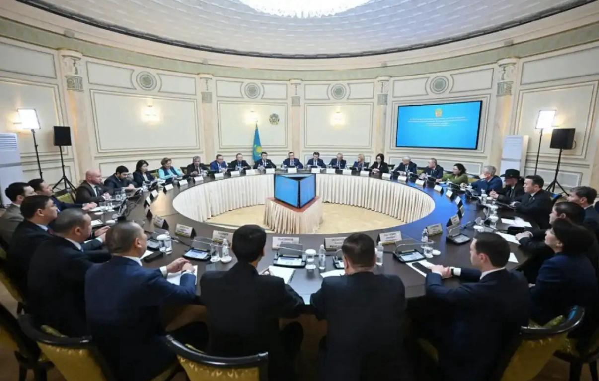 Мәулен Әшімбаев: Конституция бойынша референдум – саяси жүйені демократияландыру жолындағы маңызды қадам