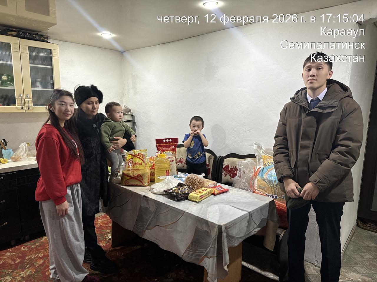 В рамках волонтёрской акции со стороны акимата Абайского района нуждающимся семьям были розданы продукты питания и оказана помощь.