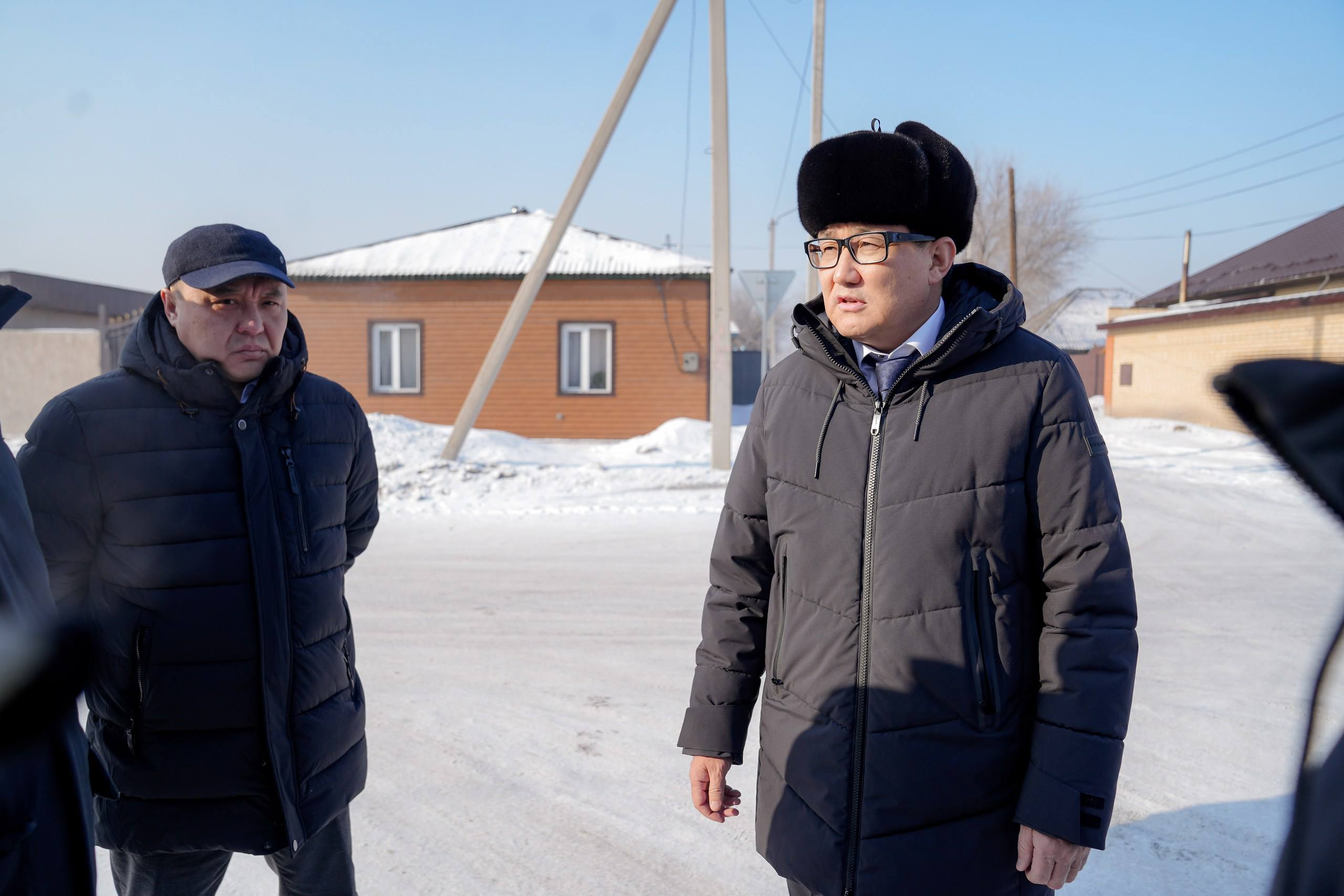 В Семее продолжаются работы по вывозу снега