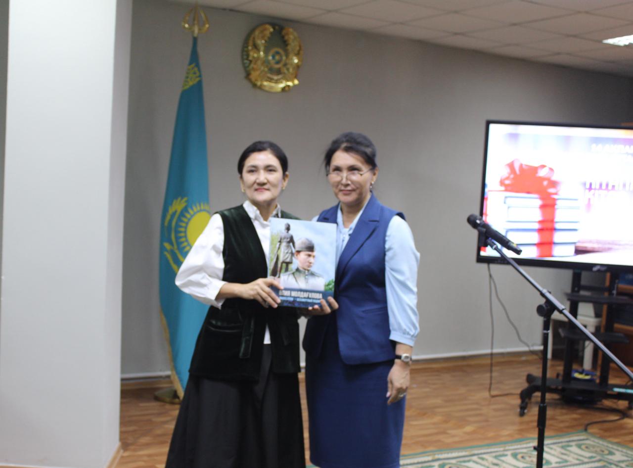 14 ақпан – Халықаралық кітап сыйлау күні