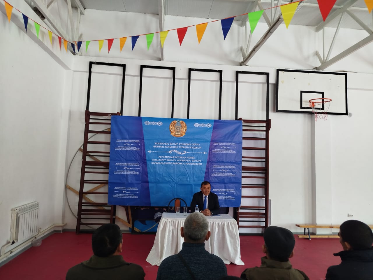 2026 жылғы 12 ақпан күні сағат 15:00-де Қарашеңгел ауылында Жолбарыс батыр ауылдық округінің әкімі Андасбаев Сержан Ерболғанұлының ауыл тұрғындарымен тұрақты кезекті кездесуі өтті