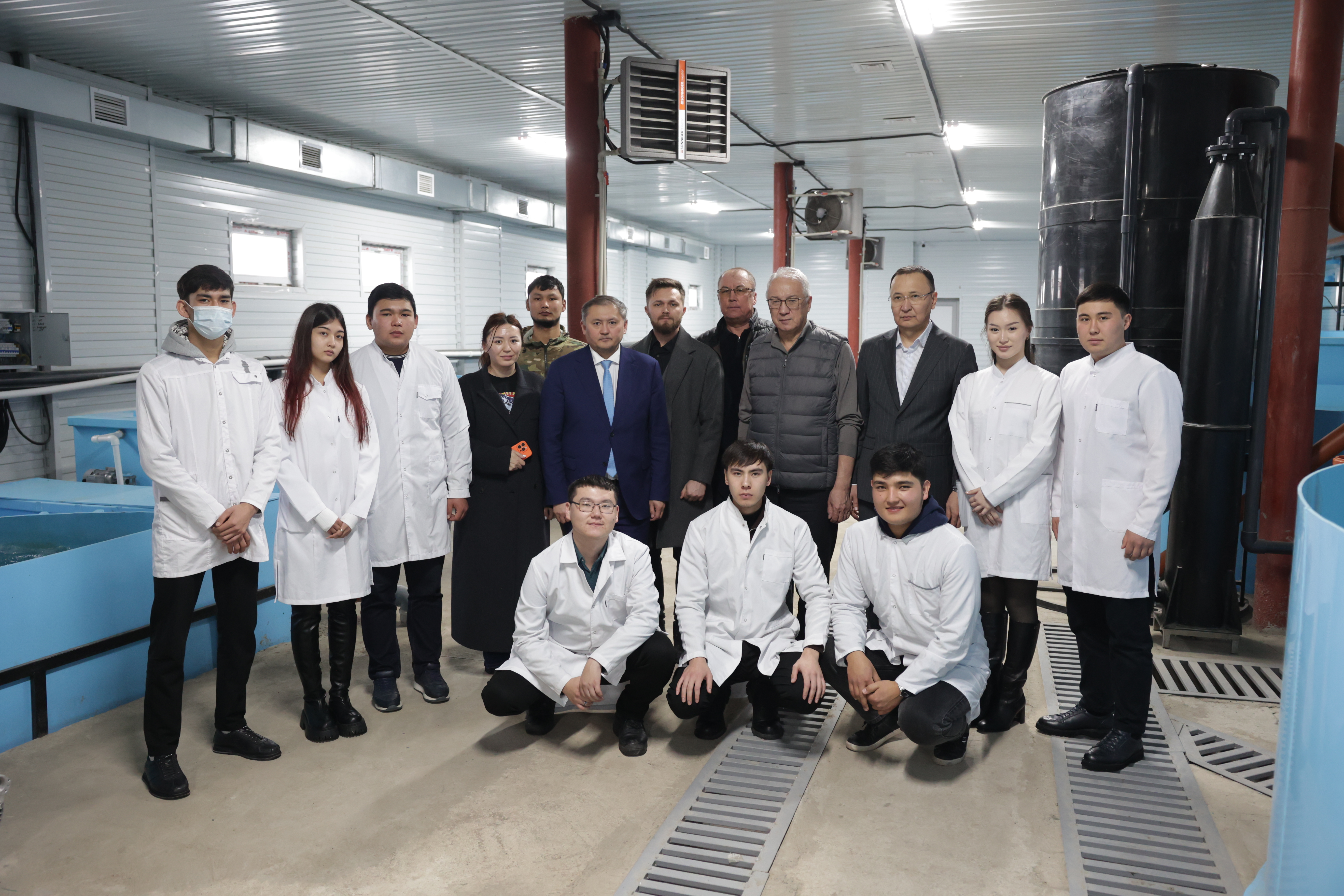 Ғылым мен өндірістің интеграциясы: Саясат Нұрбек Шерхан Мұртаза атындағы Халықаралық Тараз университетінің балық зауытында болды