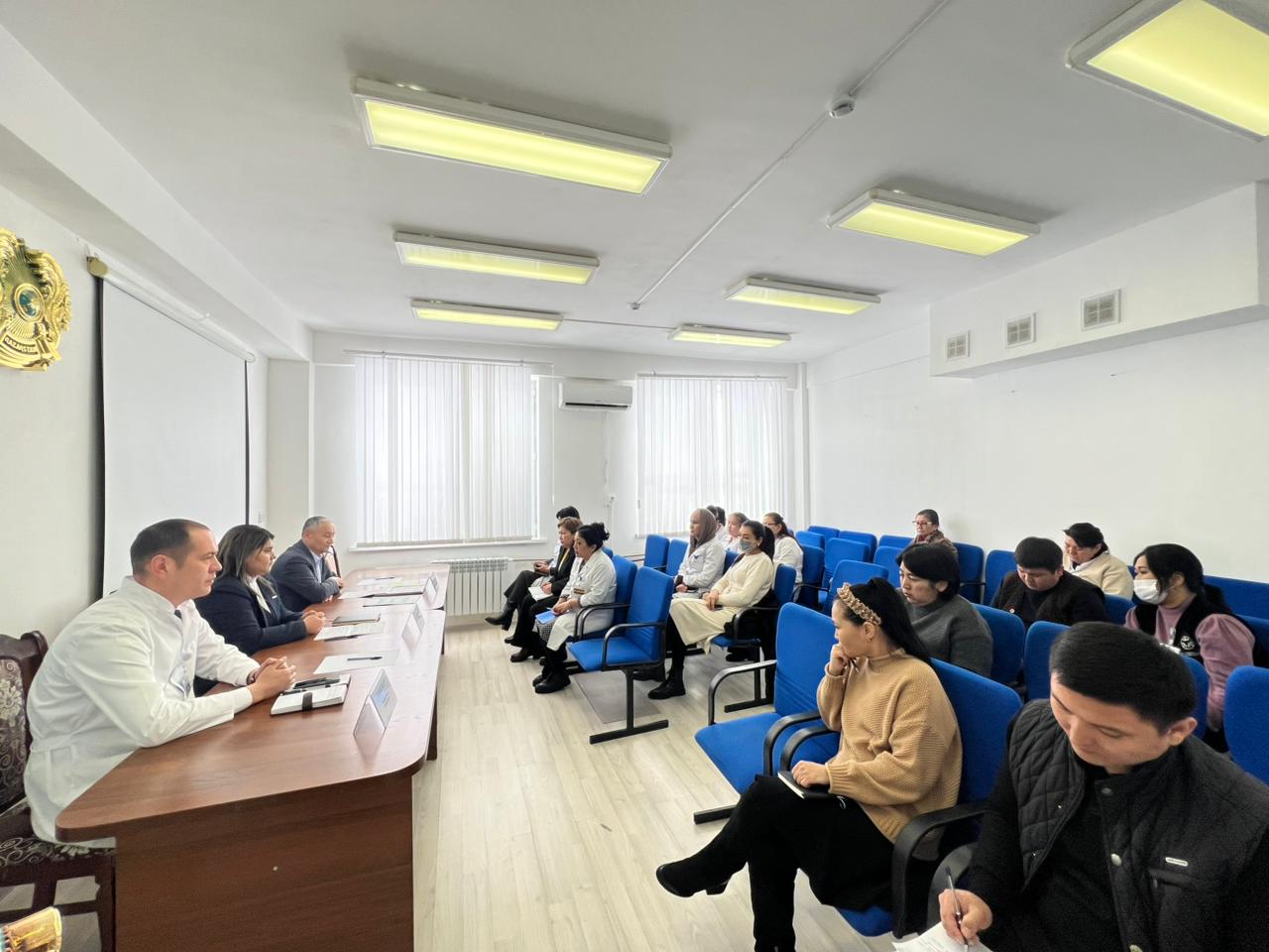 Қаратау қаласы, Аудандық орталық көпбейінді аурухана қызметкерлерімер Қазақстан Республикасының жаңа Конституциясының жобасын түсіндіру мақсатында кездесу өтті.