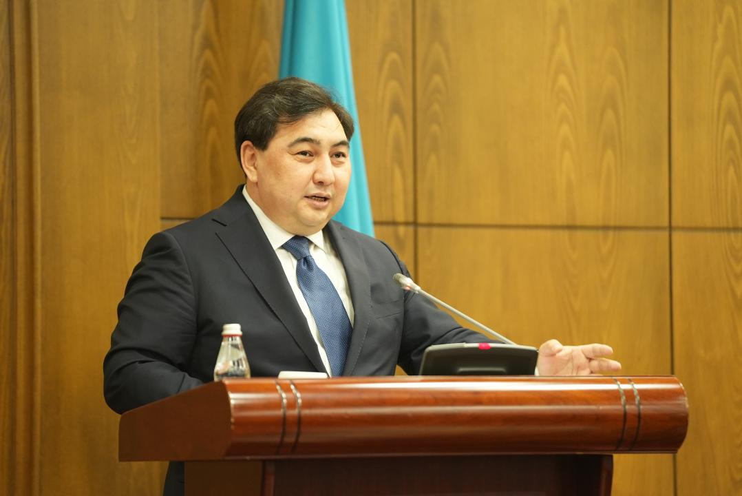 Председатель Агентства по делам государственной службы Дархан Жазықбай встретился с коллективом Комитета госказначейства