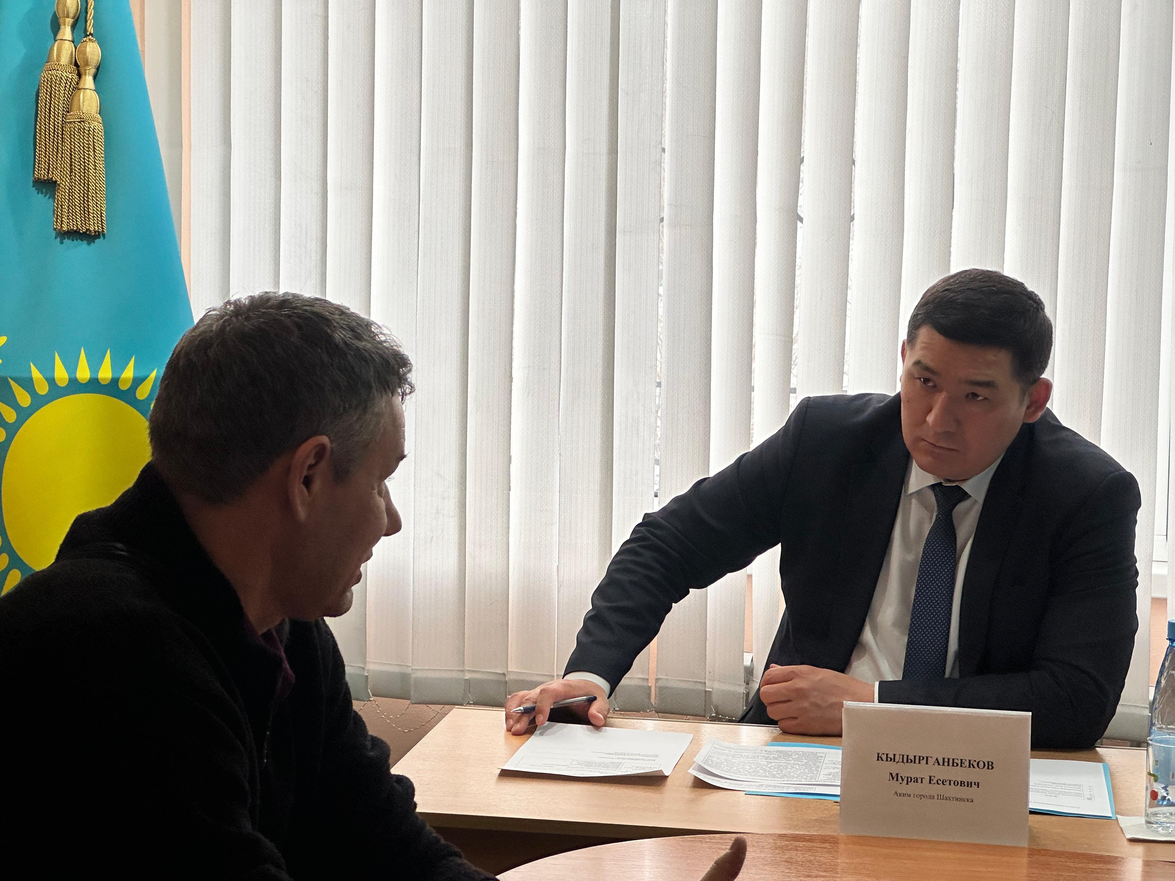 AMANAT партиясының Шахтинск қалалық филиалында азаматтарды қабылдау