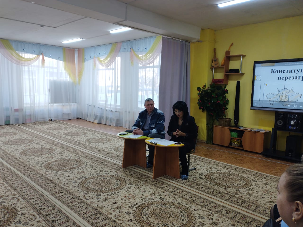 Қашарда мәслихат депутаты мен ауыл әкімінің қатысуымен «Конституция – халық таңдауы» атты ақпараттық-түсіндіру әңгімесі өтті.