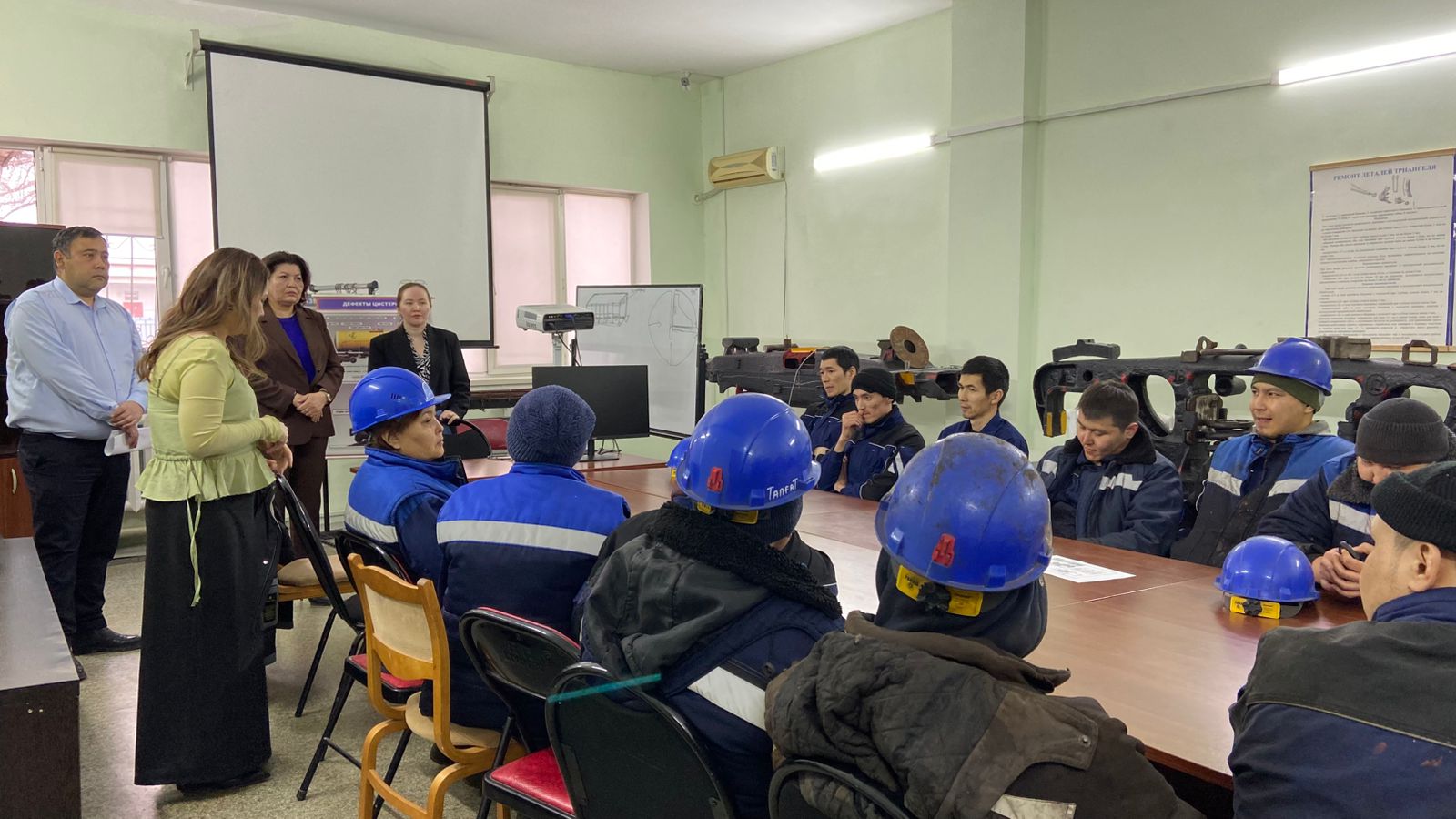 «Әйелге құрмет – қоғамның даму деңгейінің көрсеткіші» тақырыбы аясында «Ақ Жайық-7» ЖШС-нің өндірістік алаңында қызметкерлермен кездесу өтті