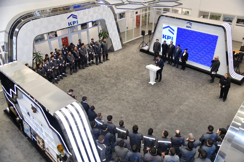 Жаңа Конституция жобасын еңбек ұжымымен талқылады