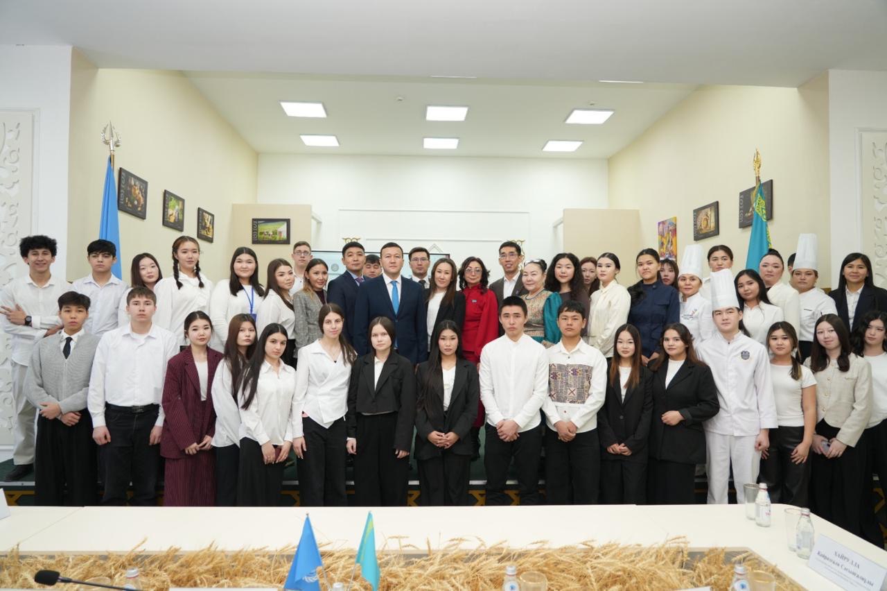 «Экономь воду — спаси будущее!»: в Астане прошел экочас для студентов колледжей