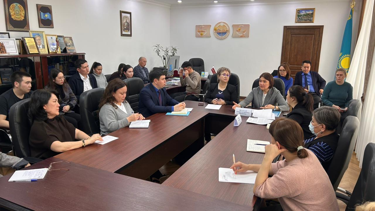 Астанада сарапшылар «Отбасылық құндылықтардың құқықтық негізі және әлеуметтік қорғау» - атты тақырыбы аясында жаңа Конституция жобасын талқылады.