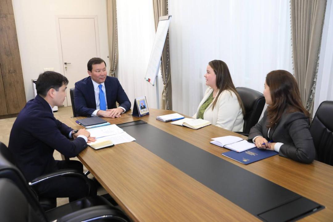 Асхат Шахаров Ұлыбритания елшілігінің өкілімен кездесті