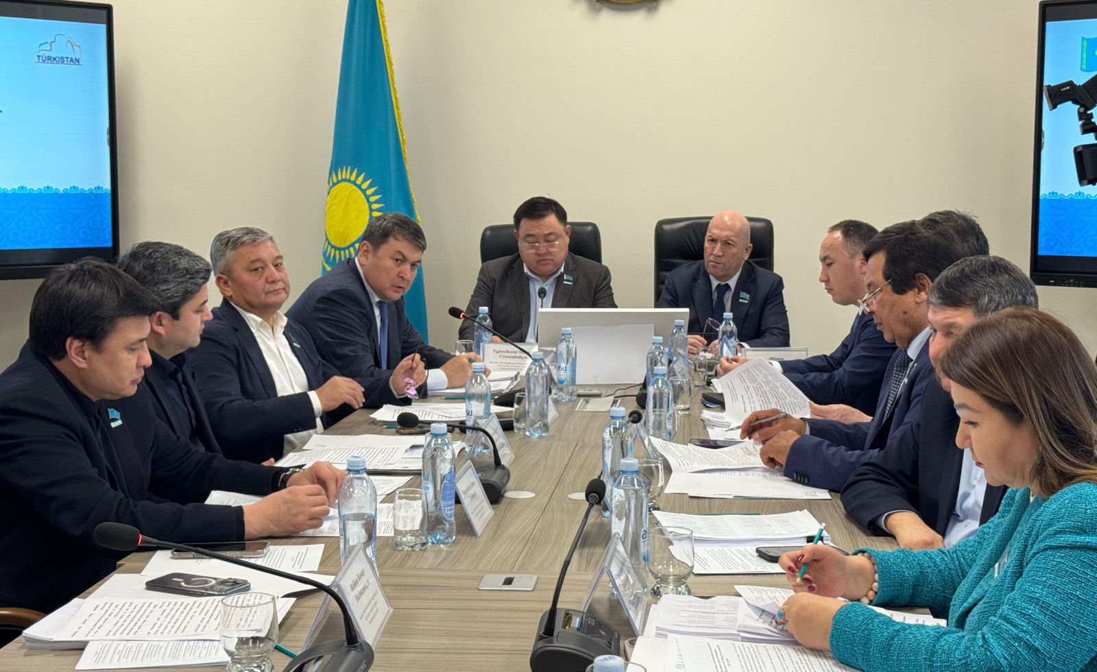 Облыстық мәслихаттың бюджет, экономика және ауыл шаруашылығы мәселелері жөніндегі тұрақты комиссиясының отырысы