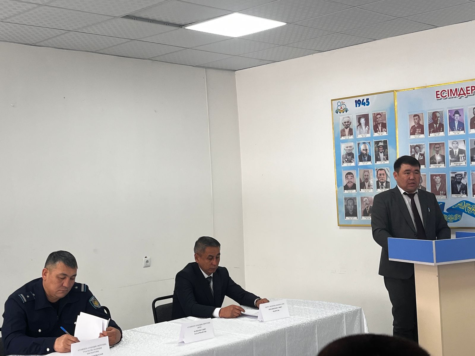 Атамекен ауылдық округіне қарасты Атамекен ауылында округ әкімі Карбаев Ғабит Қахарманұлының ауыл тұрғындарымен кезекті кездесуі өтті.