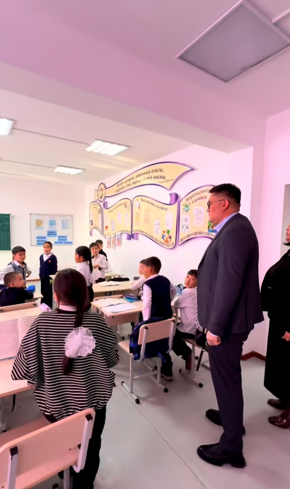 Жаркент қаласының әкімі Шоқан Уәлиханов атындағы орта мектепке барып, білім ордасының қазіргі жағдайымен танысты.